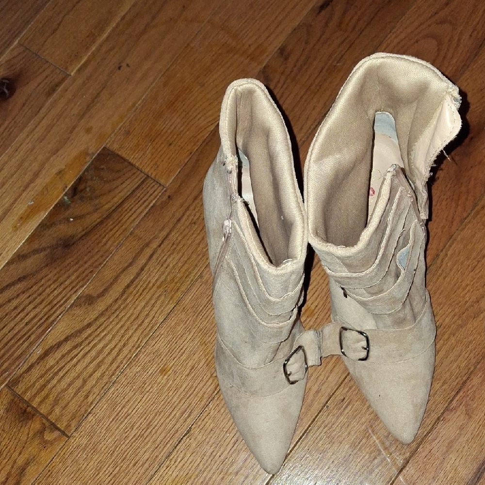 Elegant Tan Heeled Boots for Women Preowned Used